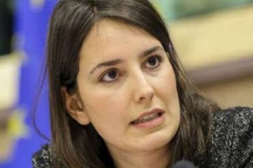 Laura Ferrara: LA DECISIONE SPETTA AGLI ISCRITTI!